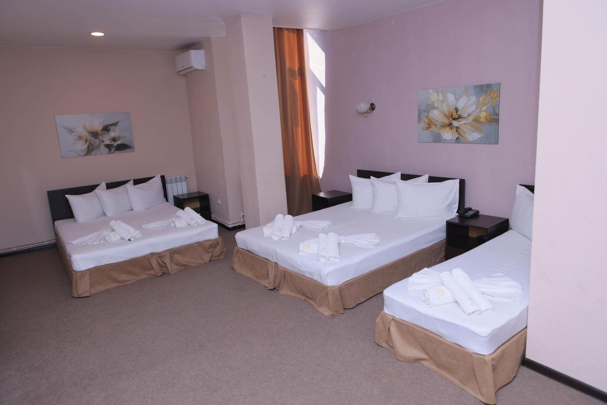 Richmind Hotel Vagharshapat ภายนอก รูปภาพ
