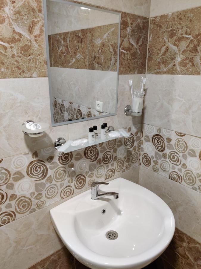 Richmind Hotel Vagharshapat ภายนอก รูปภาพ